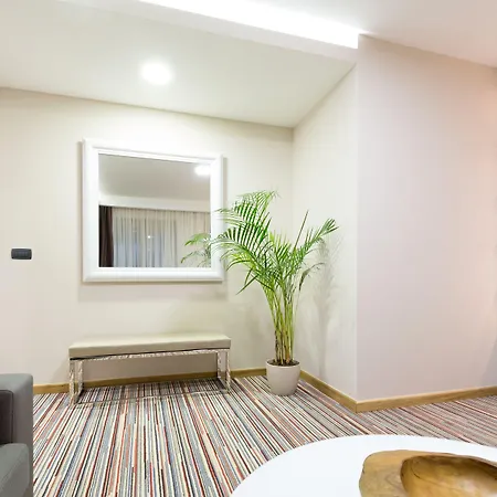 Hotel Tesla - Smart Stay Garni-2